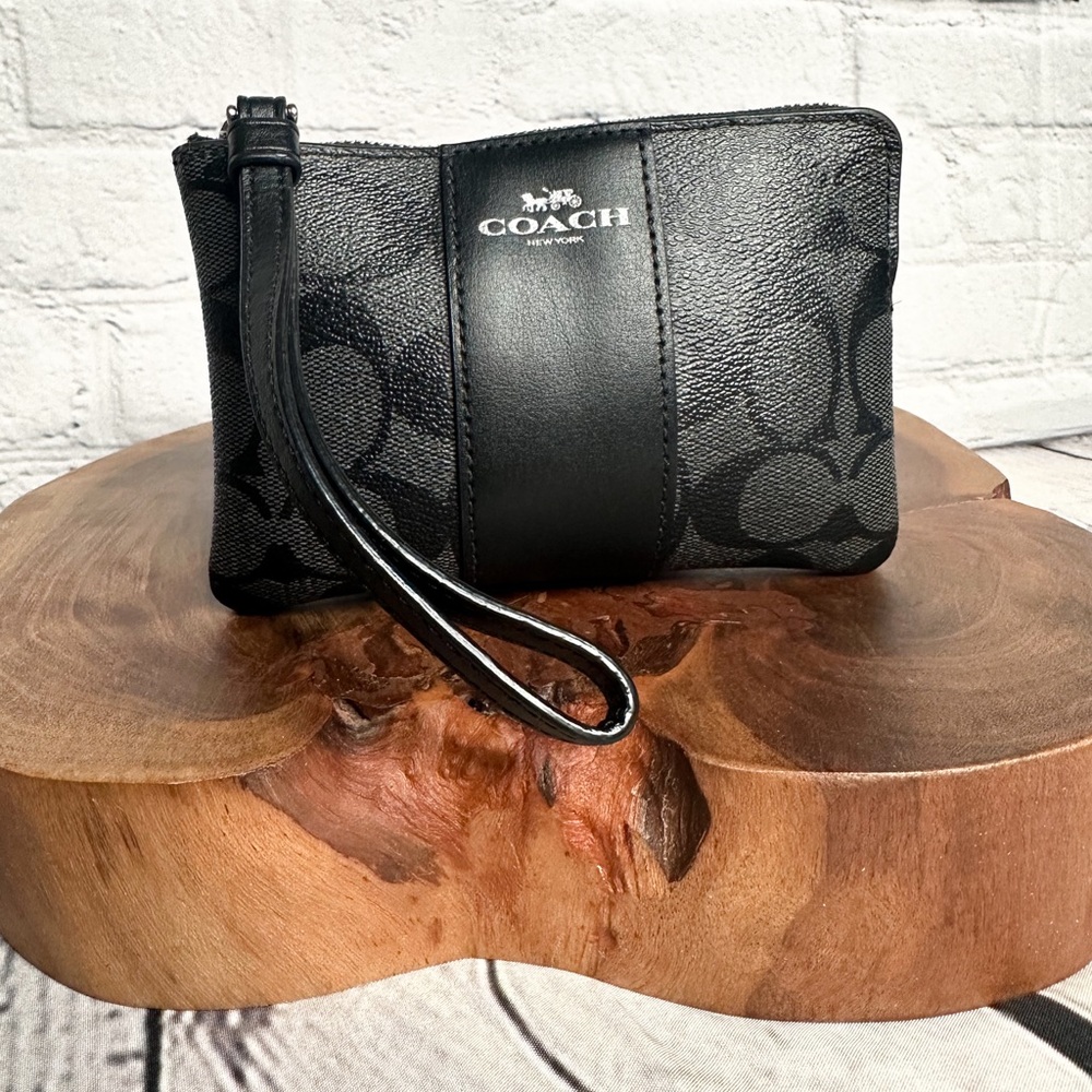 Coach Corner Zip Wristlet in Signature Canvas - Black